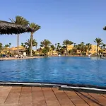 Golden Dream, Swimming Pool And Parking Hébergement de vacances *