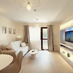 Golden Dream, Swimming Pool And Parking Hébergement de vacances *