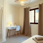 Golden Dream, Swimming Pool And Parking Hébergement de vacances *