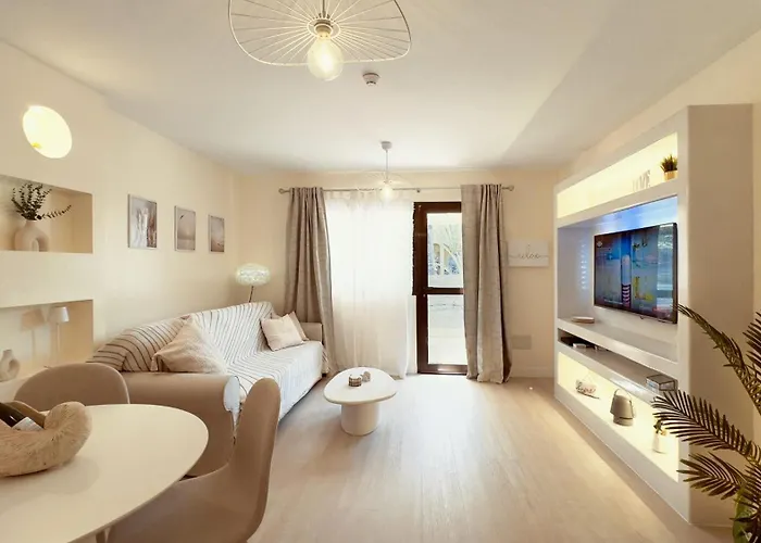 Golden Dream, Swimming Pool And Parking Σπίτι διακοπών *