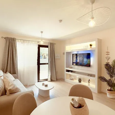 Semesterbostad Golden Dream, Swimming Pool And Parking *