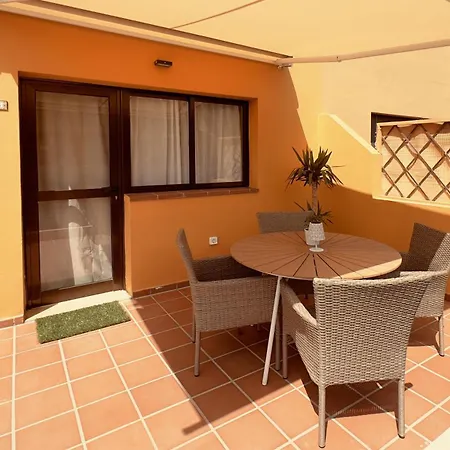 Golden Dream, Swimming Pool And Parking Semesterbostad *